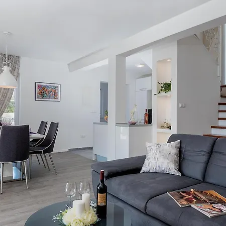 Mermaid Vila Kastela